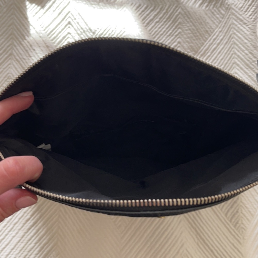 Black fold over clutch with zipper - Picture 3 of 4